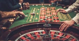 Antarmuka Jurassic Kingdom di aplikasi mobile vegas123 menampilkan meja live dealer dengan tema dinosaurus